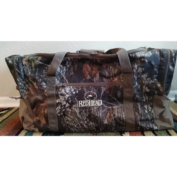 Red Head MASSIVE DELUXE Bass Duck Hunting Camo Duffle Bag Water Resistant 29"L - Picture 1 of 13